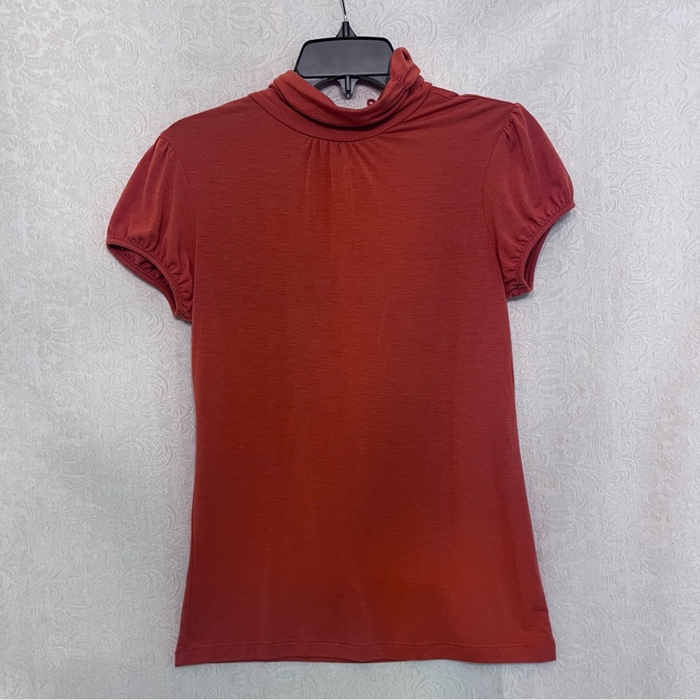 Banana Republic Top. High neck. Cap sleeve. Button back. Medium. Burnt orange